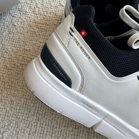 On Running Men's | The Roger Sneakers White Midnight Blue ~ US 11 - Picture 6 of 9